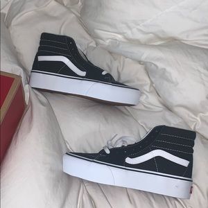 NEW Sk8-Hi Black/White Plaform High Top Sneaker